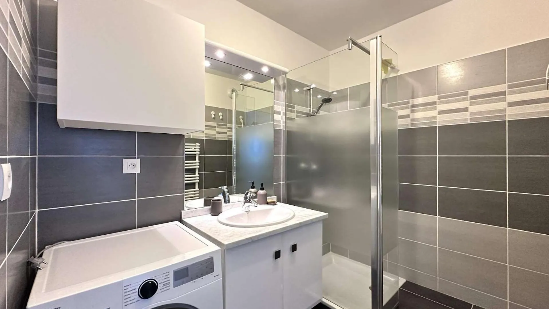 Le Palm, Appartement Climatise Pour 4 Personnes Avec Vue Mer Et Piscine Sur Le Port D'Hyeres Apartment Hyeres