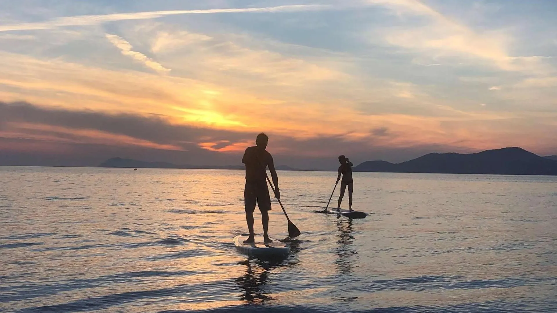 Apartment Le Palm, Appartement Climatise Pour 4 Personnes Avec Vue Mer Et Piscine Sur Le Port D'Hyeres France