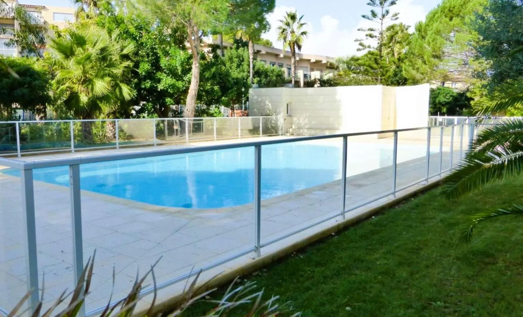 Le Palm, Appartement Climatise Pour 4 Personnes Avec Vue Mer Et Piscine Sur Le Port D'Hyeres Hyeres