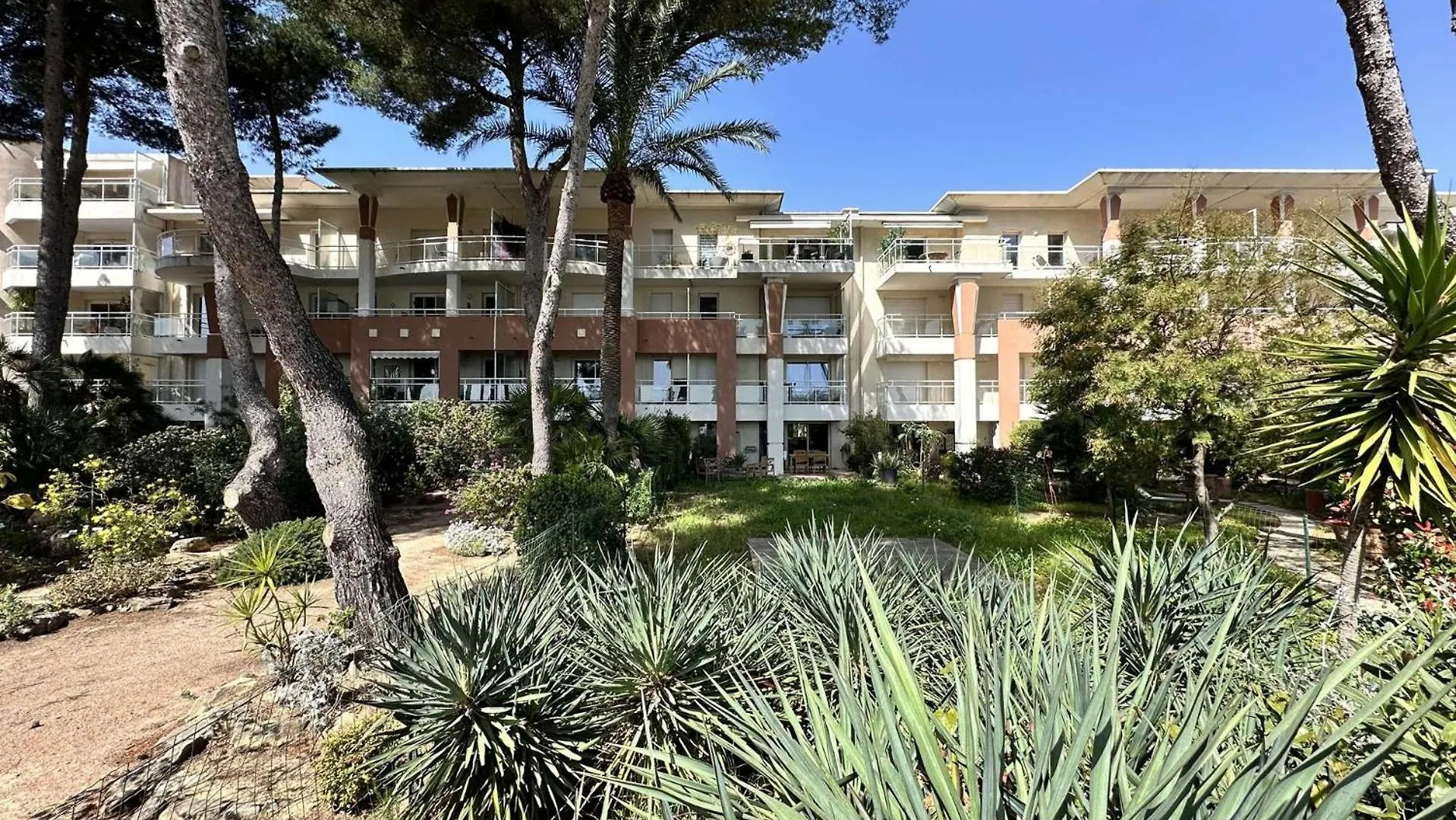 Le Palm, Appartement Climatise Pour 4 Personnes Avec Vue Mer Et Piscine Sur Le Port D'Hyeres Apartment