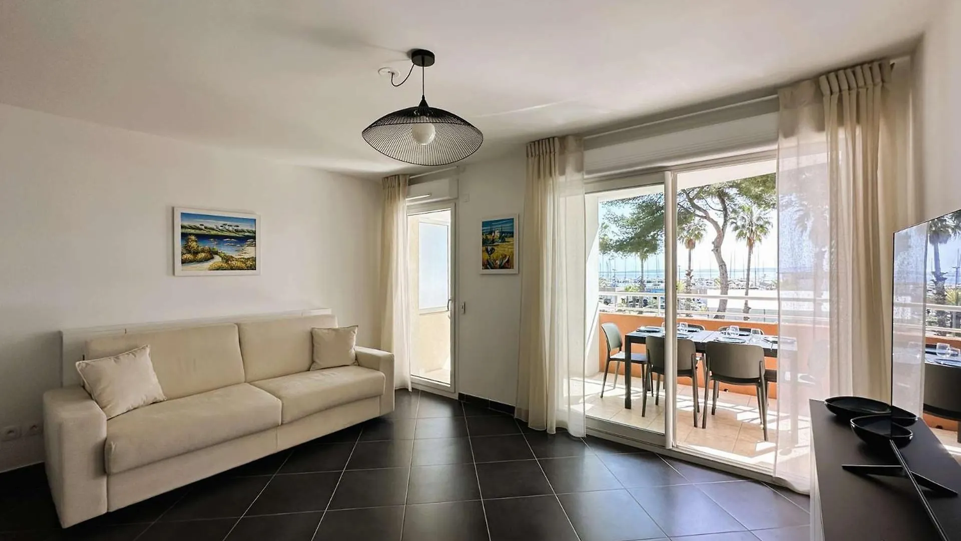 Le Palm, Appartement Climatise Pour 4 Personnes Avec Vue Mer Et Piscine Sur Le Port D'Hyères
