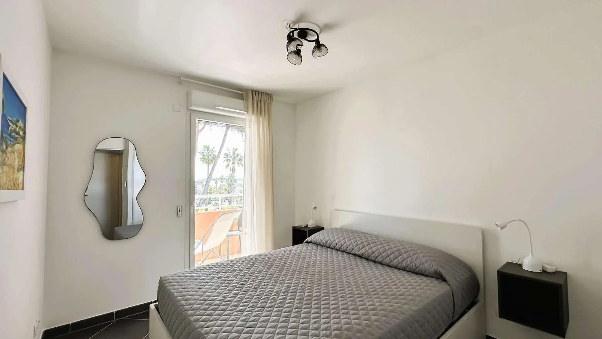 Le Palm, Appartement Climatise Pour 4 Personnes Avec Vue Mer Et Piscine Sur Le Port D'Hyères 0*,
