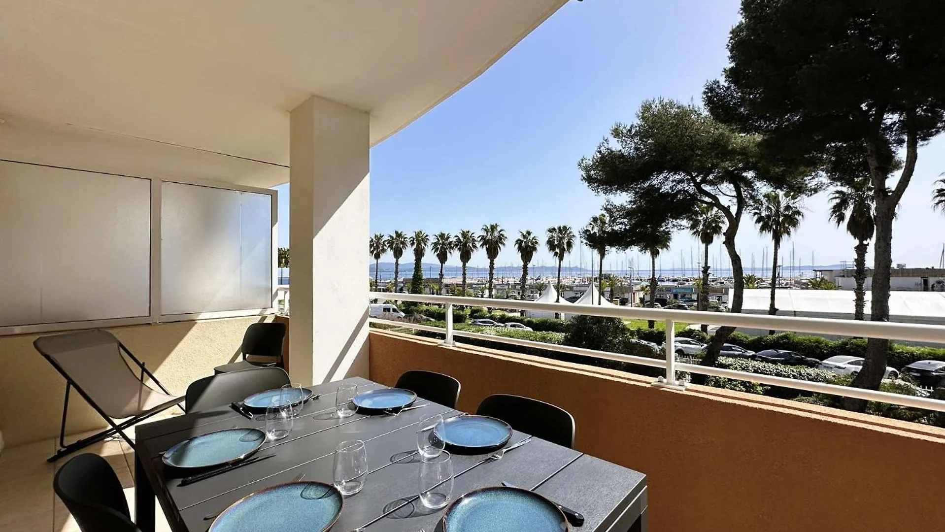 Apartament Le Palm, Appartement Climatise Pour 4 Personnes Avec Vue Mer Et Piscine Sur Le Port D'Hyères