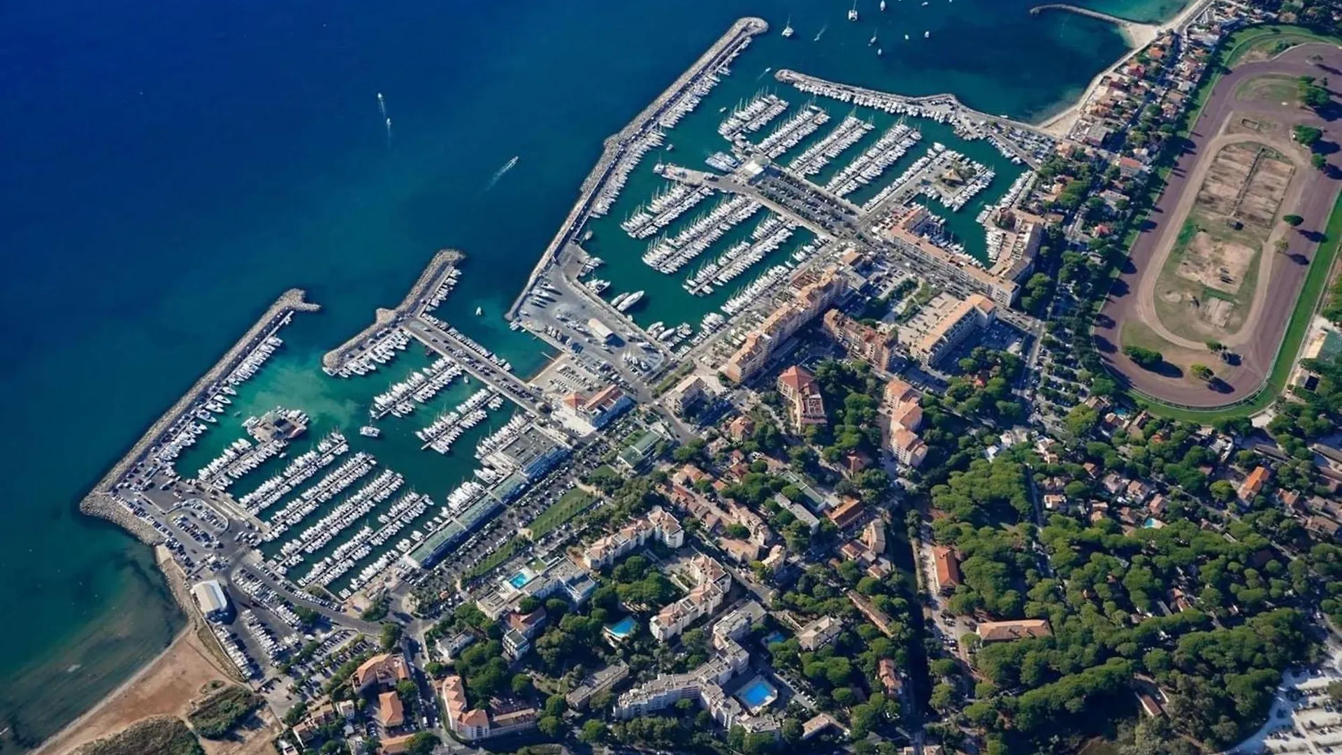 Le Palm, Appartement Climatise Pour 4 Personnes Avec Vue Mer Et Piscine Sur Le Port D'Hyères Francja