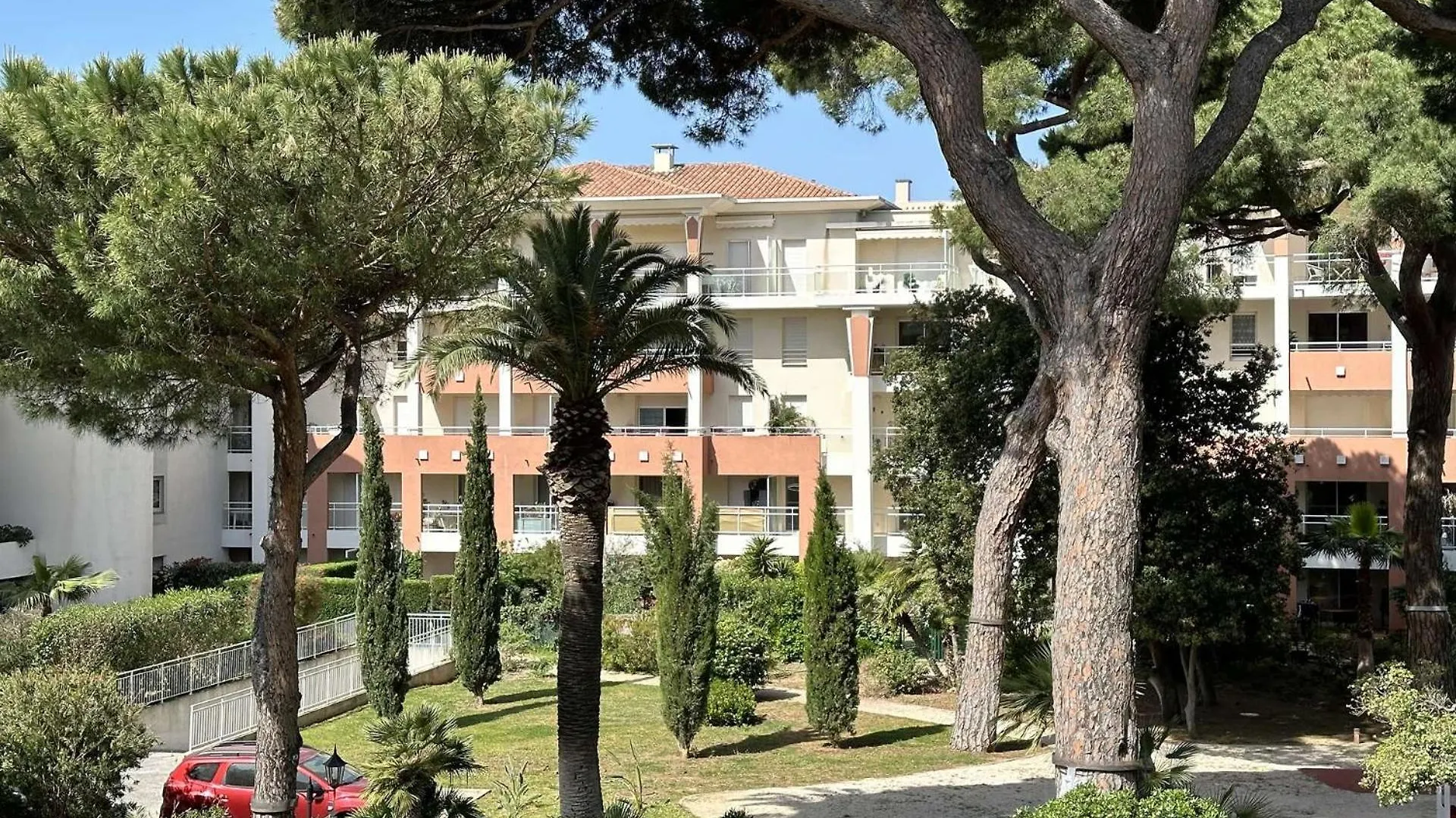 Apartament Le Palm, Appartement Climatise Pour 4 Personnes Avec Vue Mer Et Piscine Sur Le Port D'Hyères